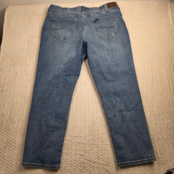 Lee Extreme Motion MVP Regular Straight Jeans Mens 42x30  Medium Wash Stretch - Picture 6 of 7